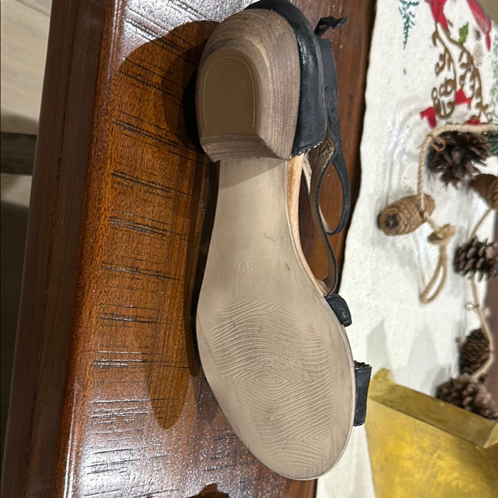 Miz Mooz Black Sandals - Picture 4 of 11